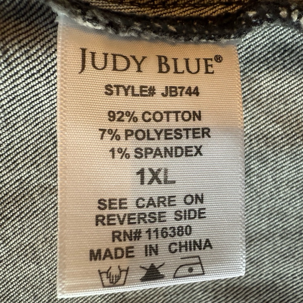 Judy Blue washed black denim jacket - Picture 5 of 6